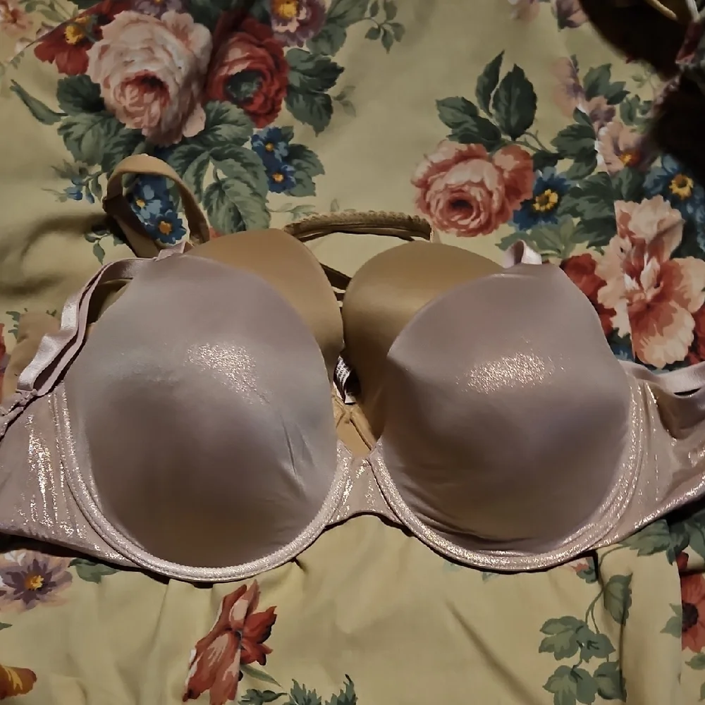 Victoria's secret bundle of two bras 36 DD - Picture 1 of 12